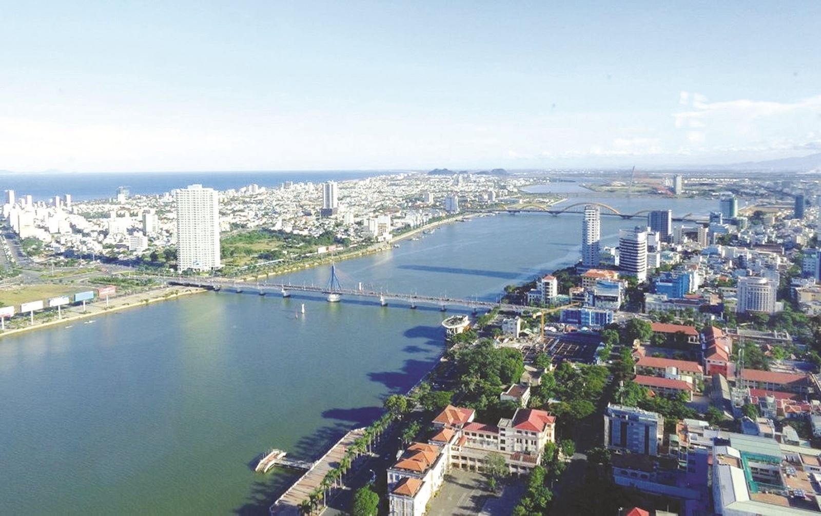 Đà Nẵng vừa chấp thuận chủ trương đầu tư Dự án xây mới, cải tạo 20 bến thủy nội địa kèm theo hệ thống công viên, công trình phụ trợ, bãi đỗ xe, nhà chờ, nhà soát vé, và các khu vực vui chơi giải trí phía sau bến với tổng mức đầu tư gần 10 nghìn tỷ đồng