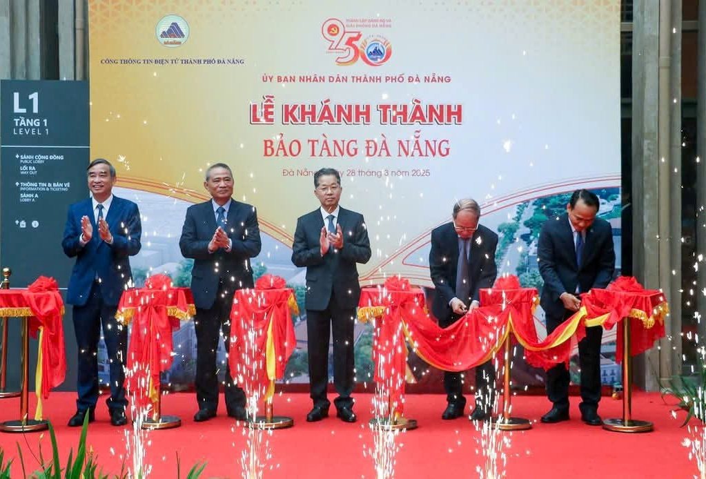 Nghi lễ cắt băng khánh thành Bảo tàng Đà Nẵng