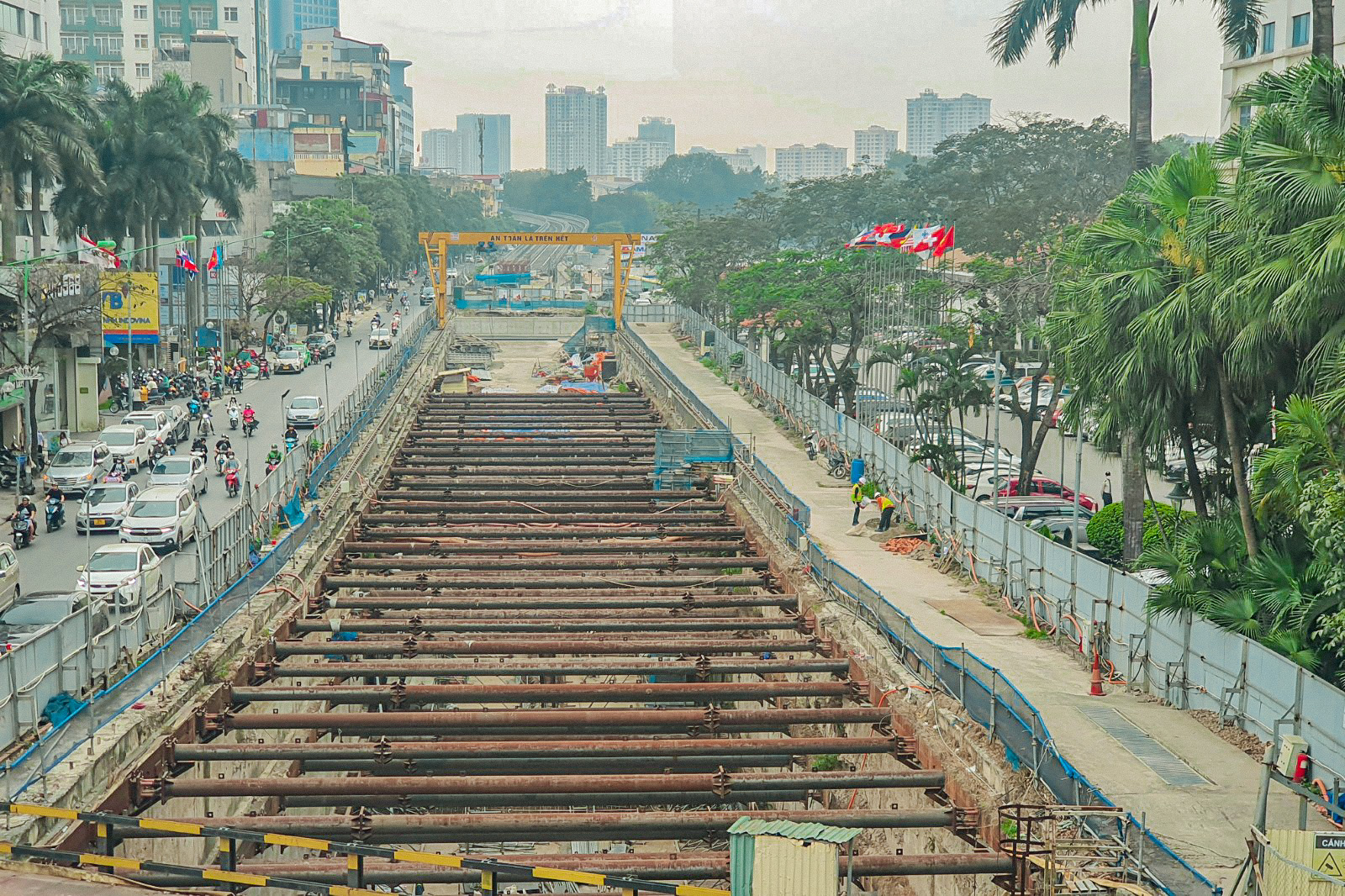 vai trò, trách nhiệm của con người, nhất là người đứng đầu các cấp, ngành, đặc biệt là các cơ quan, đơn vị, địa phương trực tiếp làm chủ đầu tư dự án