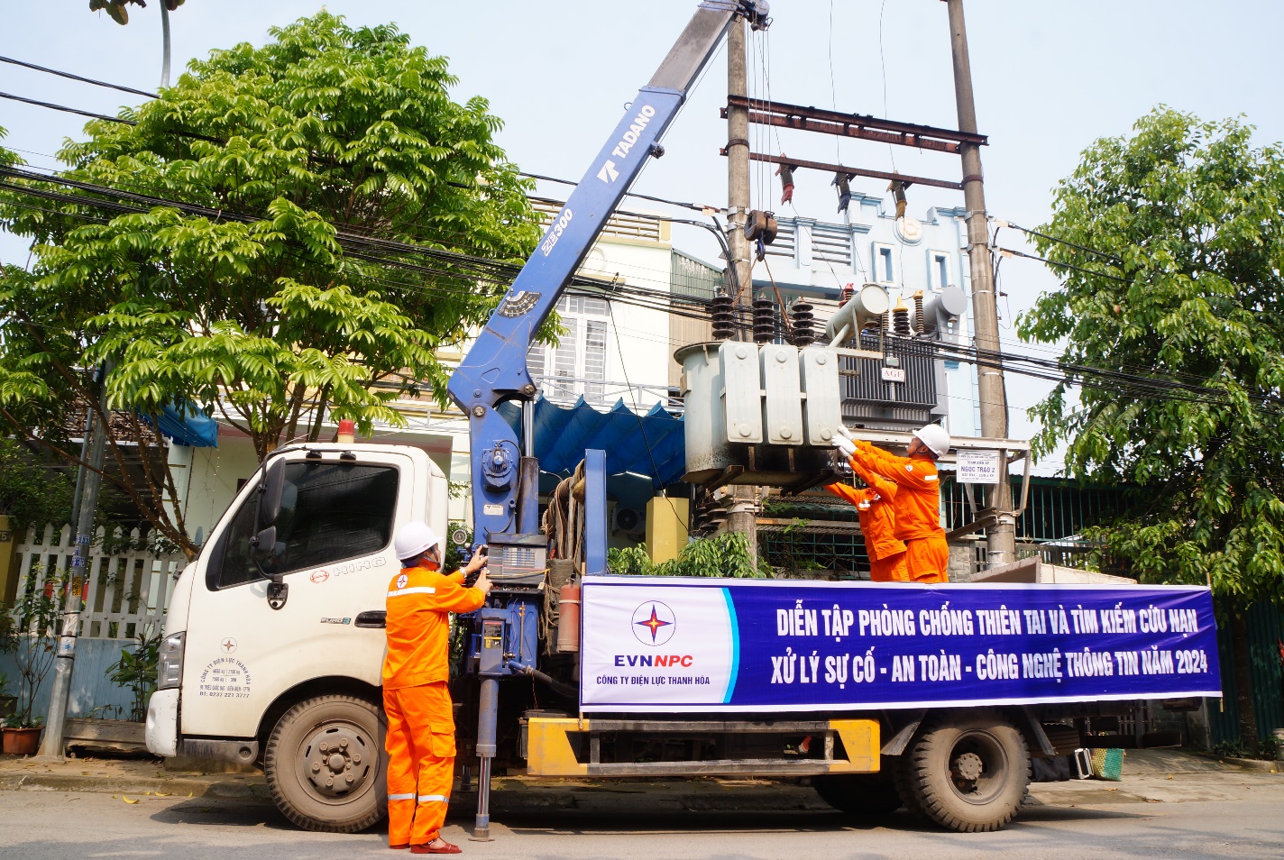 Tình huống diễn tập thay máy biến áp.