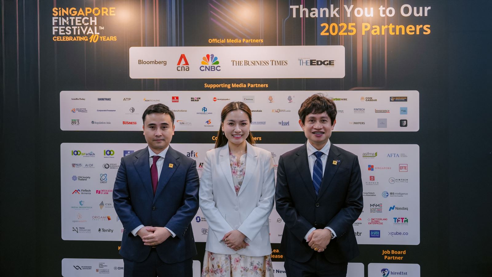 Singapore FinTech Festival (SFF) 2025 - sự kiện công nghệ tài chính lớn nhất và có tầm ảnh hưởng nhất thế giới, hứa hẹn sẽ là bệ phóng định hình kiến trúc tài chính của thập kỷ tới. Meey Group tham gia sự kiện quan trọng này nhằm khám phá những đột phá công nghệ và mở rộng tầm nhìn về tương lai của hệ sinh thái tài chính toàn cầu.