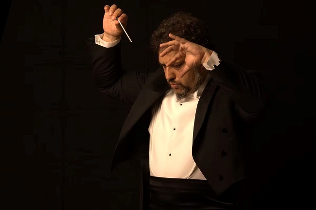 Nhạc trưởng Orhan Salliel. Nguồn ảnh: orhansalliel.com 