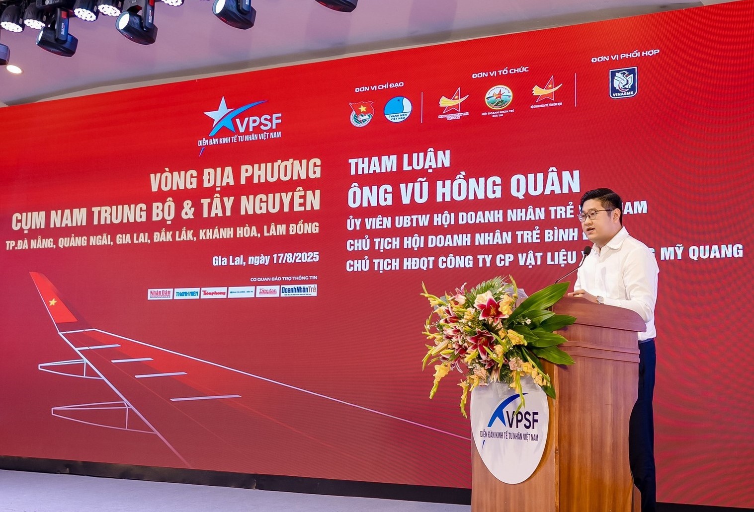 Ông Vũ Hồng Quân - Chủ tịch Hội Doanh nhân trẻ Bình Định (cũ), chia sẻ tại diễn đàn.