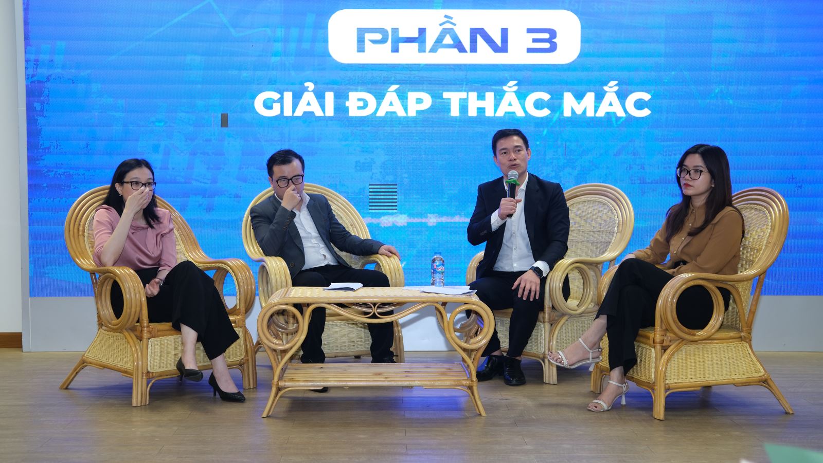 Chương trình có sự tham gia của 4 diễn giả giàu kinh nghiệm trong ngành