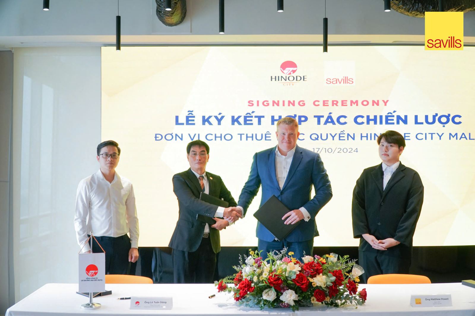  Lãnh đạo hai bên thực hiện ký kết hợp đồng hợp tác chiến lược đơn vị cho thuê độc quyền khu trung tâm thương mại tại Hinode City