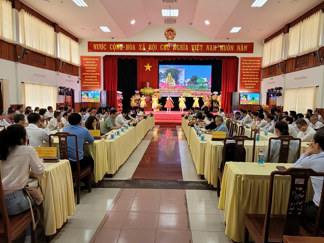 Quang cảnh hội nghị