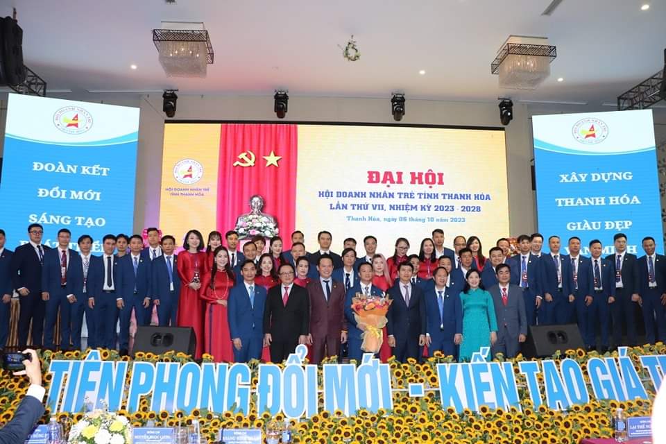 Ban Chấp hành khoá mới Hội doanh nhân trẻ tỉnh Thanh Hoá, gồm 55 doanh nhân. 