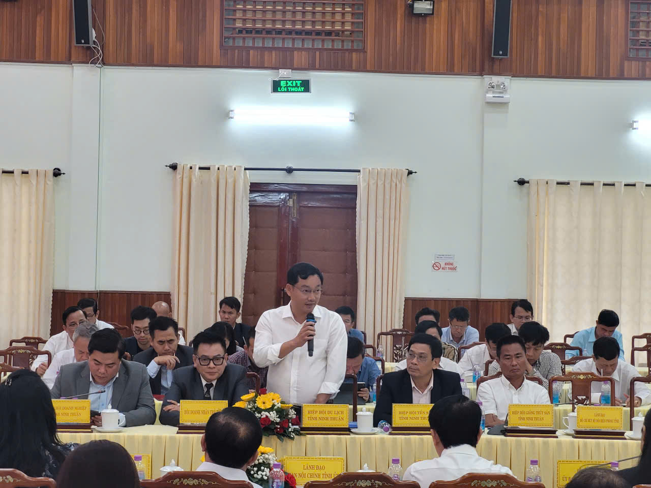Chủ tịch Hiệp hội Du lịch tỉnh Ninh Thuận Nguyễn Anh Vũ phát biểu tại hội nghị