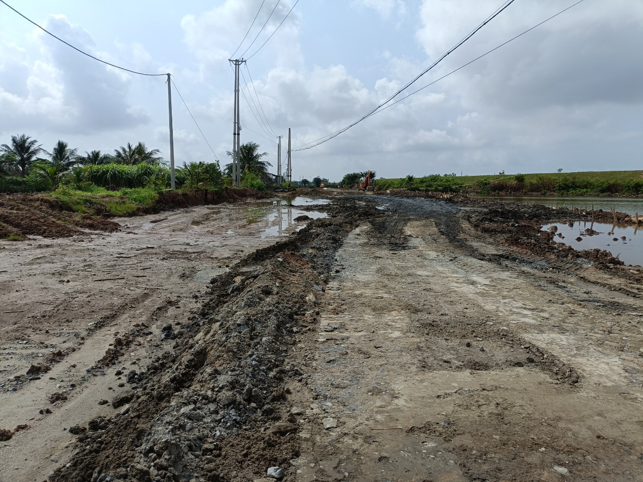 Nguồn vật liệu đất, cát khan hiếm 