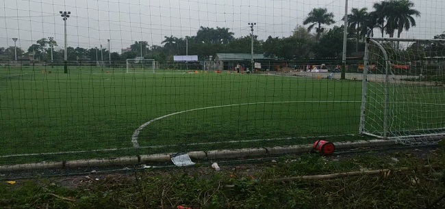 Sân bóng đá mini trái phép mọc lên như nấm