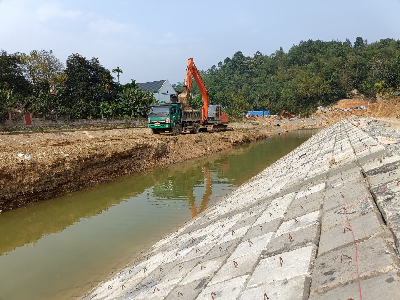 Dự án Kè chống sạt lở cục bộ kết hợp chỉnh trang phát triển đô thị, khai thác quỹ đất khu vực thị trấn Lang Chánh, huyện Lang Chánh