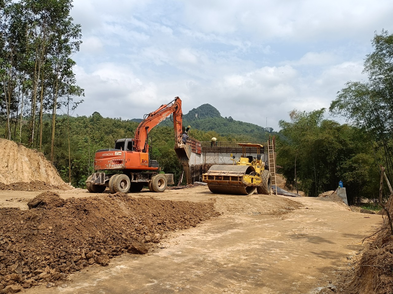 Dự án Tuyến đường giao thông từ bản Giàng xã Trí Nang đi thôn Bang, Giáng, Tiểu, thị trấn Lang Chánh, huyện Lang Chánh nối quốc lộ 15
