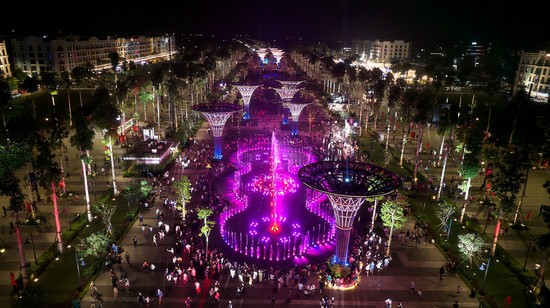 Quảng trường biển Sầm Sơn rực rỡ sắc màu 