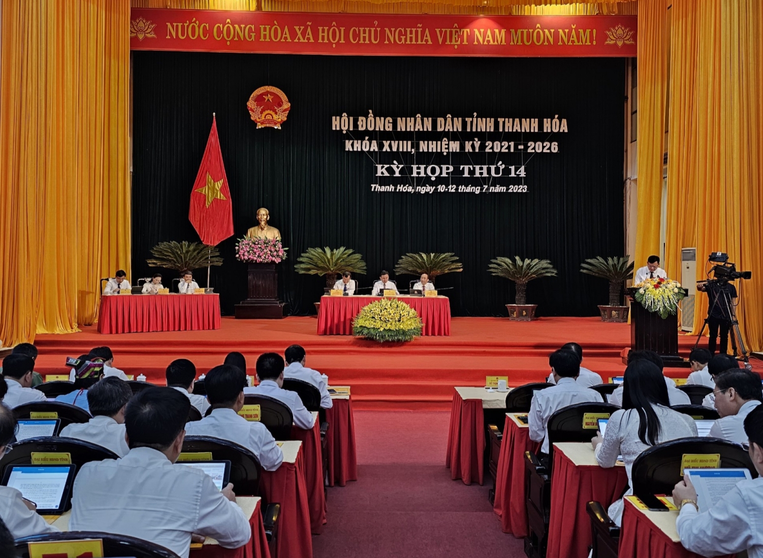 Toàn cảnh tại kỳ họp 