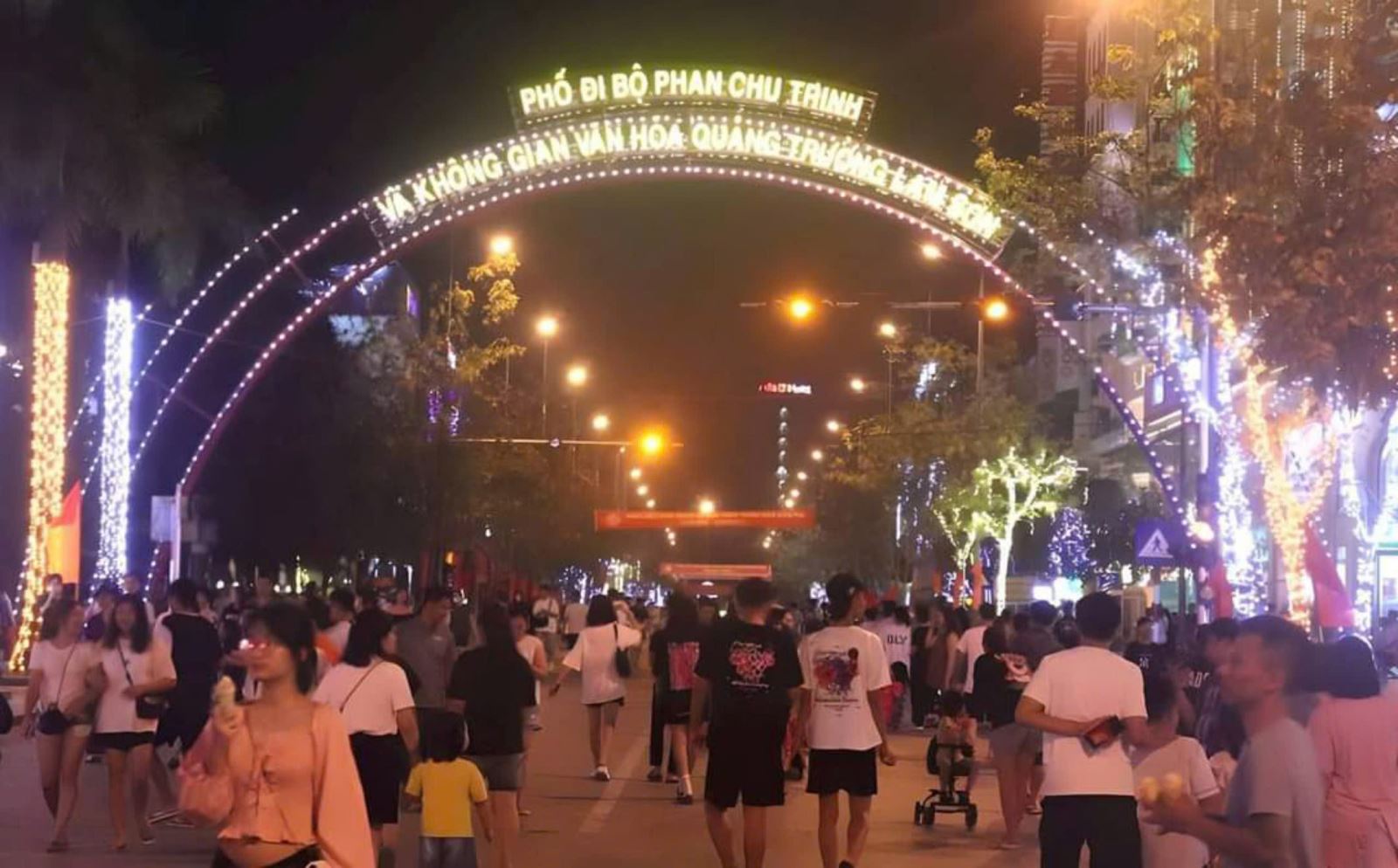 Khai trương tuyến phố đi bộ đầu tiên ở Thanh Hoá