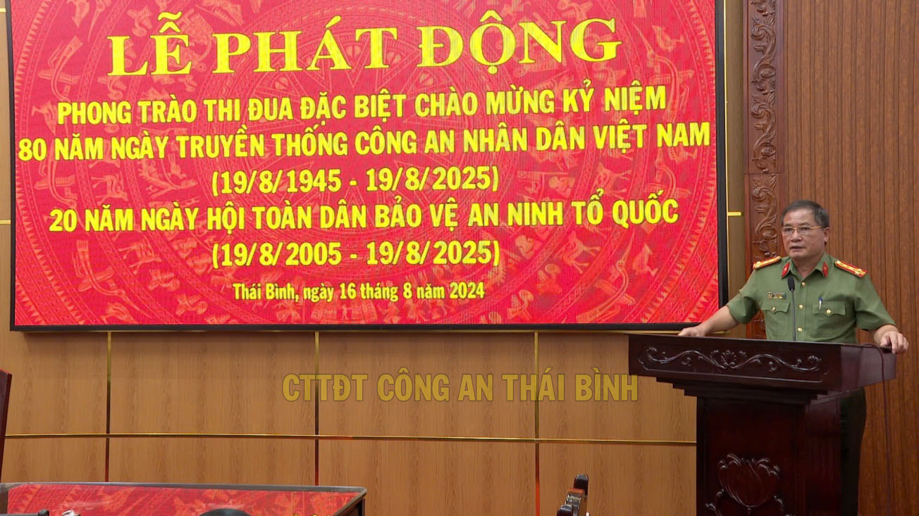 Đại tá Phạm Đình Tâm - Phó Bí thư Đảng ủy, Phó Giám đốc Công an tỉnh phát biểu tại buổi Lễ phát động phong trào thi đua đặc biệt chào mừng kỷ niệm 80 năm Ngày truyền thống lực lượng Công an nhân dân Việt Nam (19/8/1945 - 19/8/2025) và 20 năm Ngày hội toàn dân bảo vệ an ninh Tổ quốc (19/8/2005 - 19/8/2025)./Ảnh Công an tỉnh Thái Bình