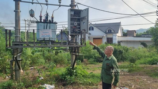 Đường điện tại xóm 3 xã Phúc Tân đã được đấu nối sau thời gian dài bỏ không. (Ảnh báo Lao động)