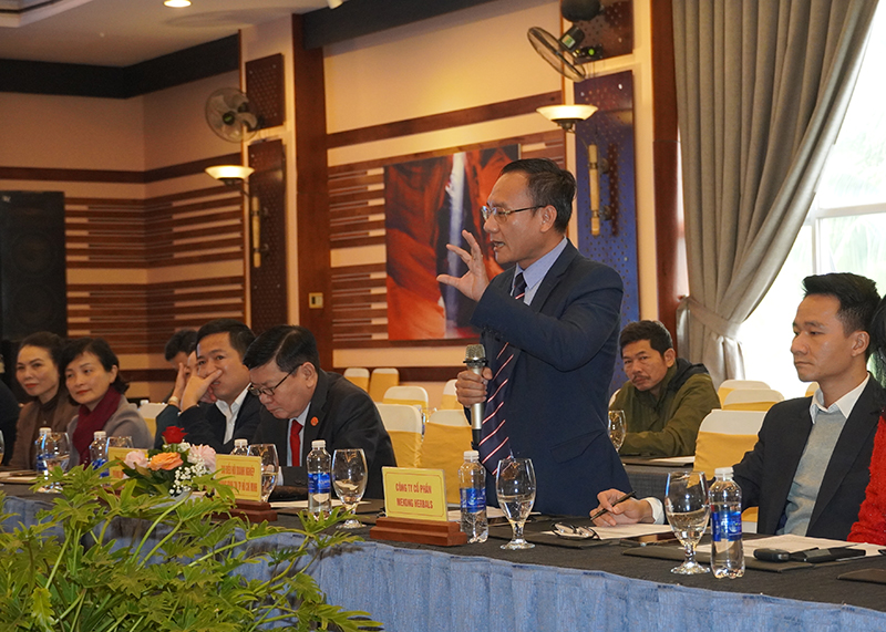 Đại diện doanh nghiệp đến từ TP. Hồ Chí Minh chia sẻ kiến thức giúp hình ảnh sản phẩm được nâng cao, đáp ứng yêu cầu thị trường.