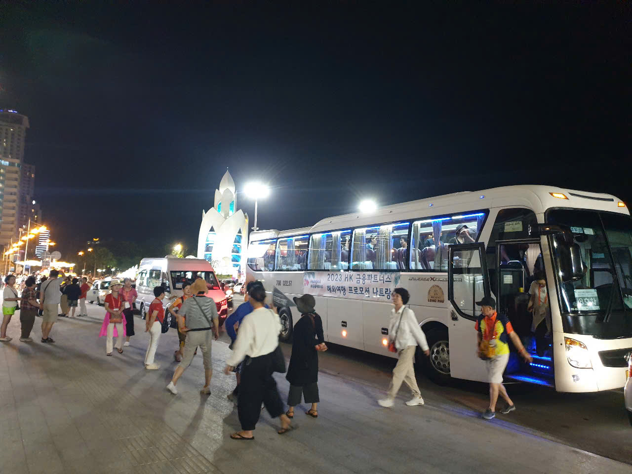 Du khách quốc tế đến với Nha Trang – Khánh Hòa