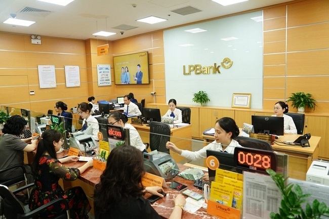 Quyết định đổi tên và tăng vốn của LPBank không nhận được sự đồng tình 100%