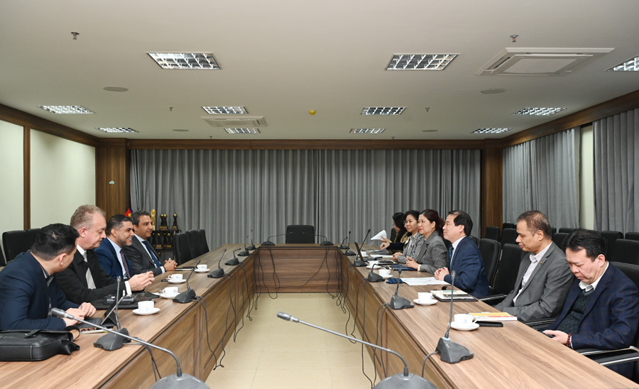 Phó Cục trưởng Cục Du lịch Quốc gia Việt Nam Hà Văn Siêu tiếp đoàn công tác Tập đoàn Bloom Holding tìm hiểu đầu tư vào Việt Nam. Ảnh: TITC