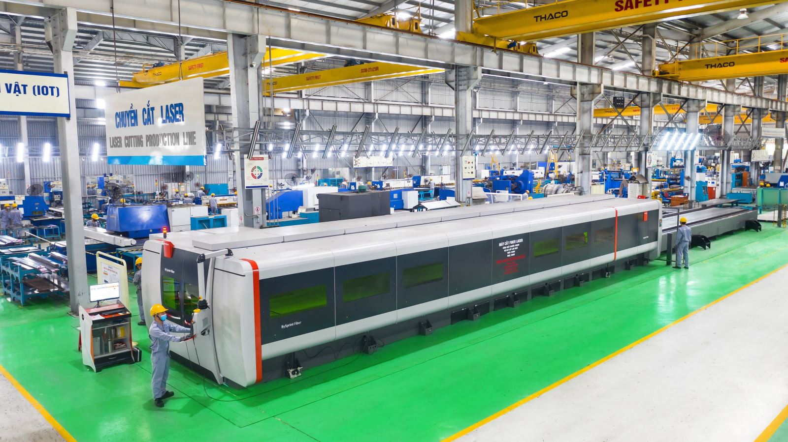 Máy cắt Fiber laser với tốc độ cắt nhanh, có thể gia công phôi dày đến 25mm