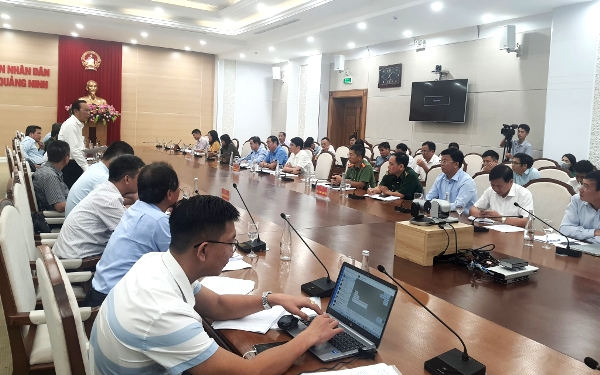 Toàn cảnh buổi làm việc của đoàn công tác do Thứ trưởng Bộ NN&PTNT Phùng Đức Tiến làm trưởng đoàn với UBND tỉnh Quảng Ninh về việc tháo gỡ thẻ vàng EC (Ảnh: baoquangninh)