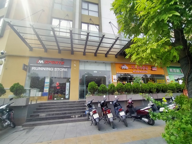 Công ty CP đầu tư Tâm Đạo địa chỉ tại Tầng 1 tòa nhà Luxury park view, Yên Hòa, Cầu Giấy; Các lỗi vi phạm: Cải tạo, thay đổi tính chất sử dụng công trình; Đã có quyết định đình chỉ toàn bộ công trình theo Khoản 4 điều 38 với số tiền vi phạm hành chính là 23 triệu đồng nhưng công trình vẫn đang hoạt động.