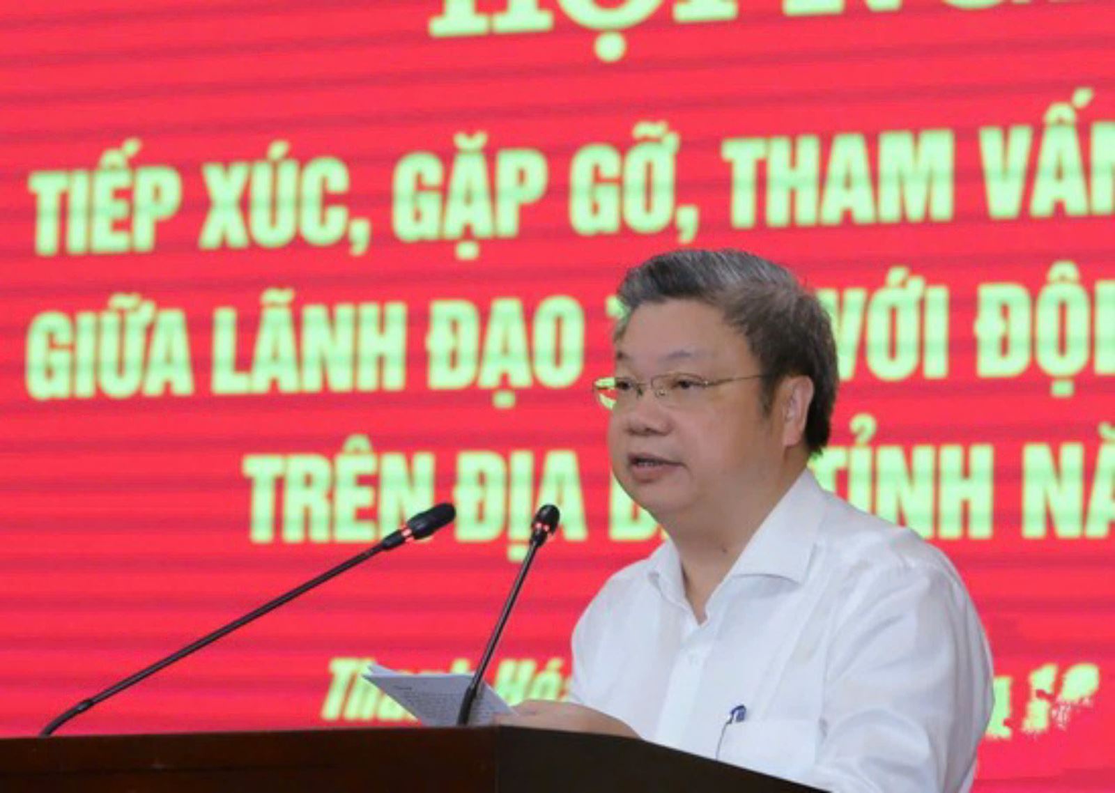 PGS. TS. Bùi Văn Dũng, Hiệu trưởng Trường Đại học Hồng Đức trình bày tham vấn tại hội nghị.