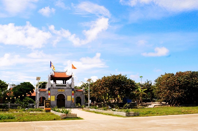 Chùa Trường Sa Lớn trên đảo Trường sa Lớn, quần đảo Trường sa
