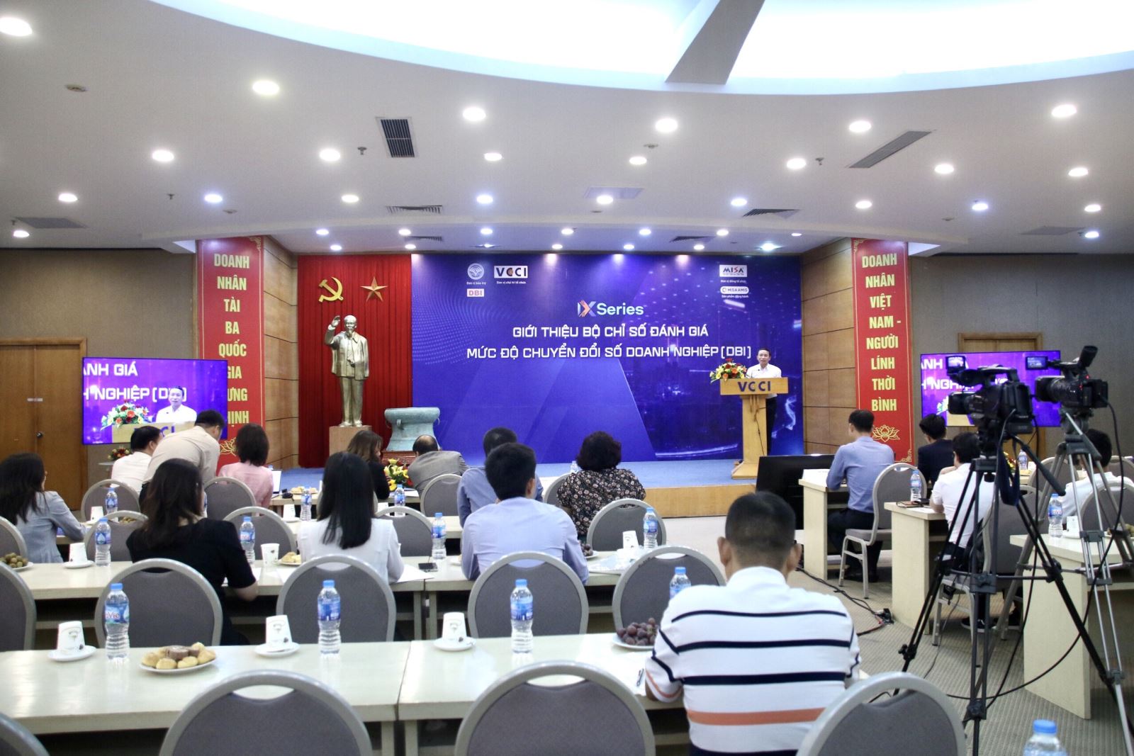 Hội thảo “Giới thiệu bộ chỉ số đánh giá mức độ chuyển đổi số doanh nghiệp (DBI) - Ứng dụng giải pháp thực tiễn trong việc nâng cao chỉ số DBI. Ảnh: Trần Thuỳ