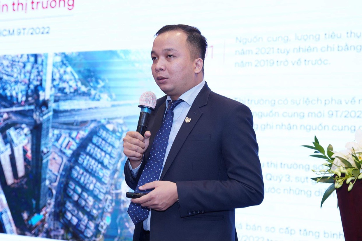 Ông Võ Hồng Thắng, Phó Giám đốc Nghiên cứu và Phát triển (R&D) DKRA Group phát biểu tại diễn đàn