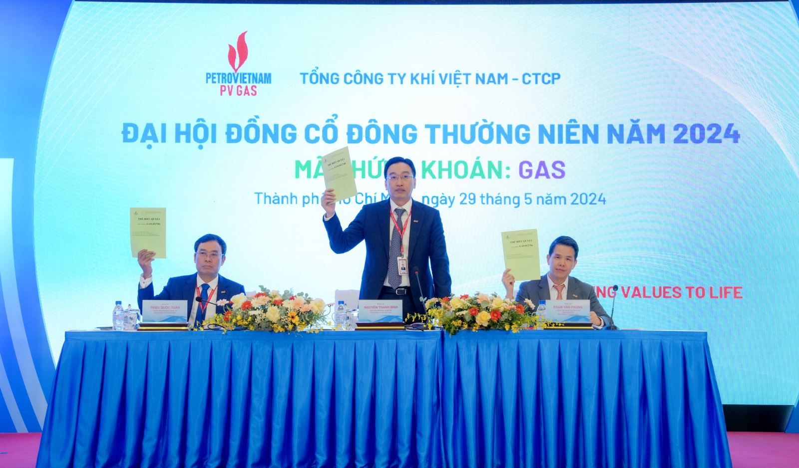 Đoàn chủ tịch PV GAS điều hành Đại hội đồng cổ đông thường niêm 2024
