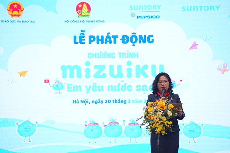 Thứ trưởng Bộ Giáo dục và Đào tạo Ngô Thị Minh phát biểu tại lễ phát động.