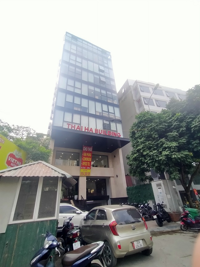 Tòa nhà Thái Hà, địa chỉ số 26 Dương Đình Nghệ, Yên Hòa, Cầu Giấy; Các lỗi vi phạm: Đưa công trình vào sử dụng, hoạt động khi chưa có giấy chứng nhận hoặc văn bản thẩm duyệt về phòng cháy và chữa cháy; Đã có quyết định đình chỉ toàn bộ công trình theo Khoản 5 điều 38 với số tiền vi phạm hành chính là 90 triệu đồng nhưng công trình vẫn đang hoạt động.
