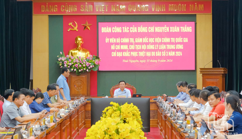 Đồng chí Bí thư Tỉnh ủy Thái Nguyên Trịnh Việt Hùng báo cáo về công tác ứng phó và khắc phục hậu quả sau bão số 3 và hoàn lưu bão.