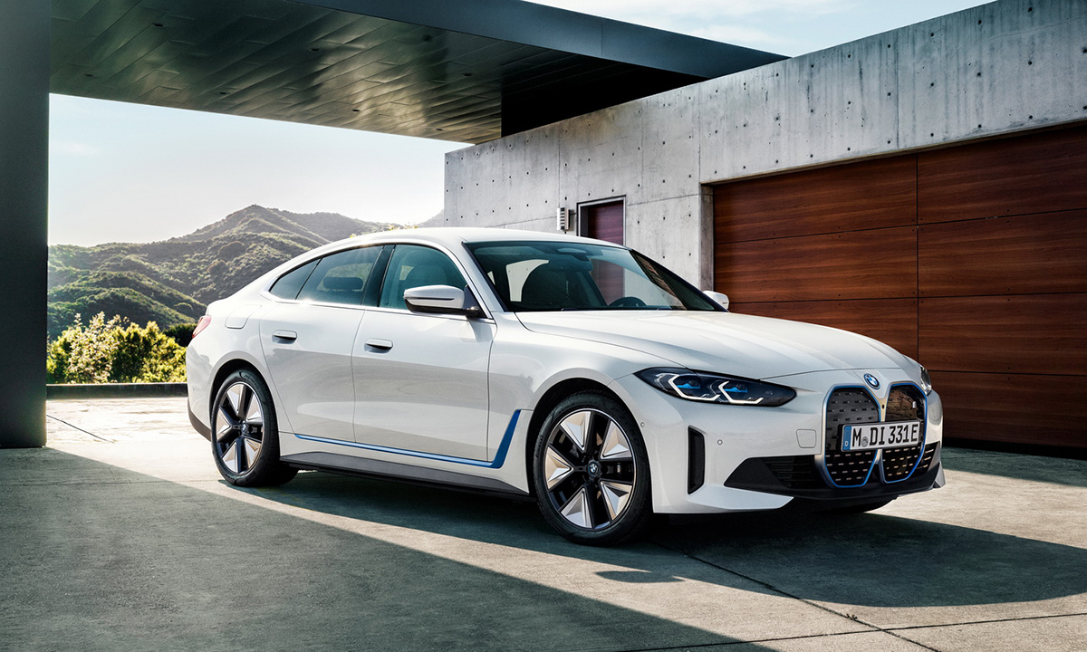 Đối thủ của Mercedes-Benz EQE 500 4Matic trong phân khúc sedan hạng sang là BMW i4