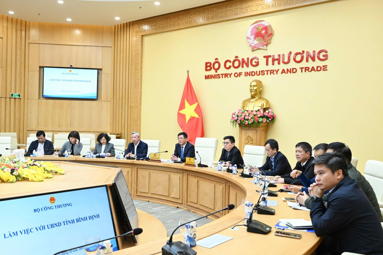 Bộ trưởng Nguyễn Hồng Diên có buổi làm việc với UBND tỉnh Bình Định về dự án Tổ hợp sản xuất vải vóc công nghệ cao của Tập đoàn Syre.