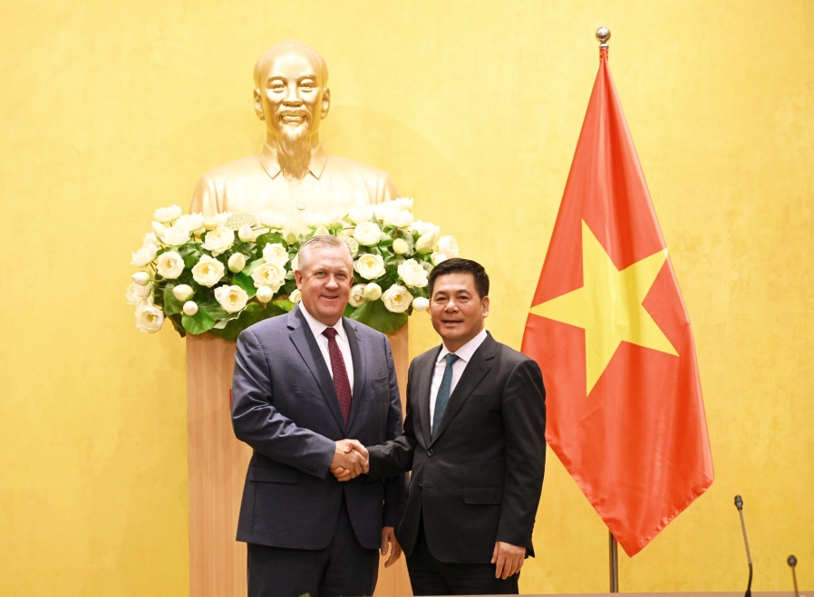  Bộ trưởng Nguyễn Hồng Diên đã có buổi tiếp và làm việc với ông Michael D. Kielly - Chủ tịch Toàn cầu về Quan hệ Chính phủ Tập đoàn UPS. UPS (United Parcel Service)