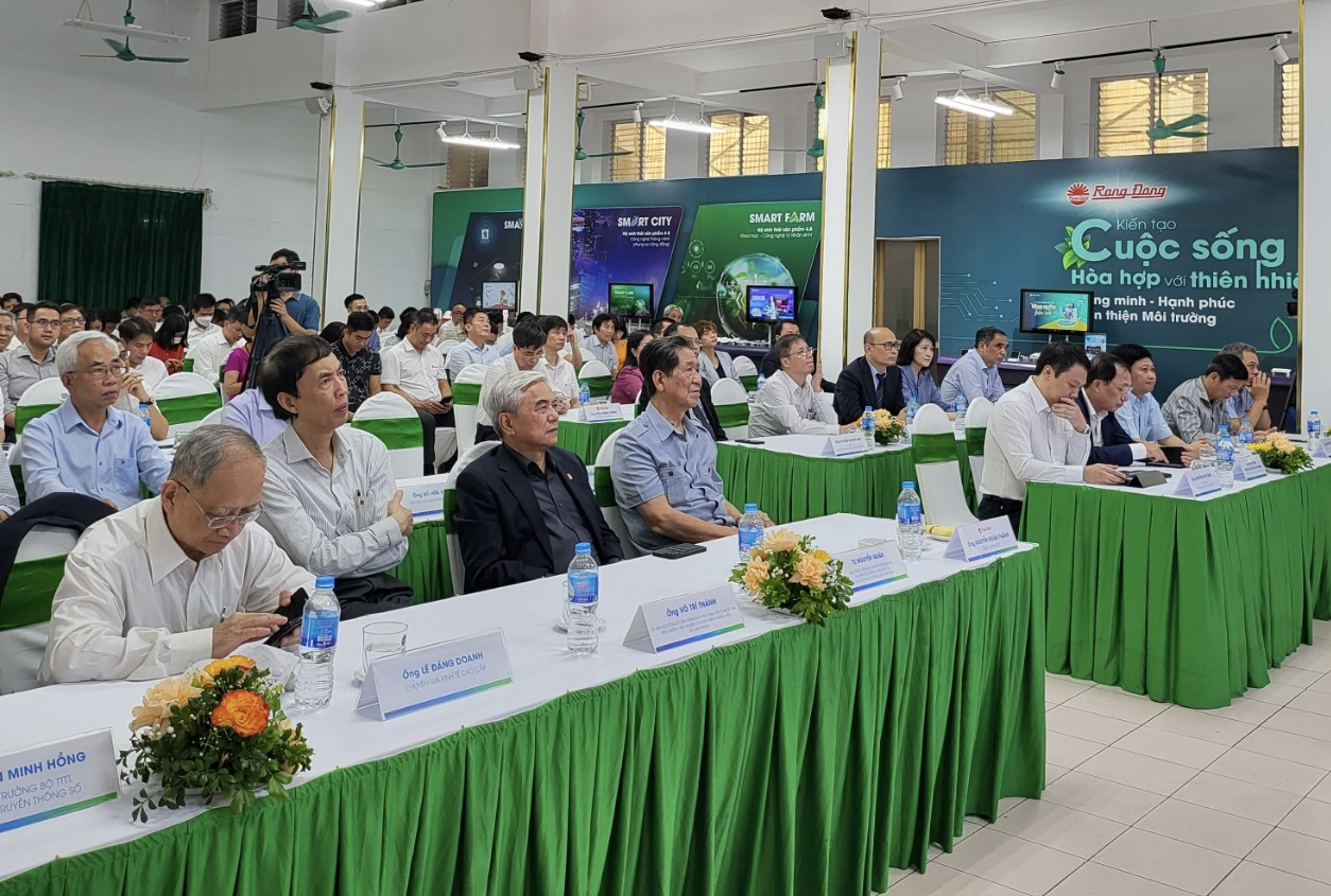 Toàn cảnh sự kiện.