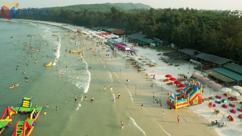 Bãi biển Minh Châu (Vân Đồn)