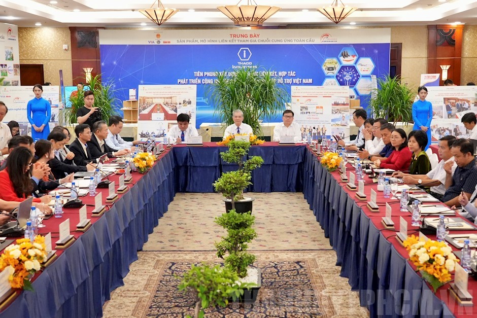 Chiều 28/02/2023, tại TP. HCM diễn ra hội thảo “Hỗ trợ doanh nghiệp vừa và nhỏ tham gia chuỗi cung ứng toàn cầu” do Cục Công nghiệp (Bộ Công thương) phối hợp với Sở Công thương TP. HCM và báo Tuổi Trẻ tổ chức.