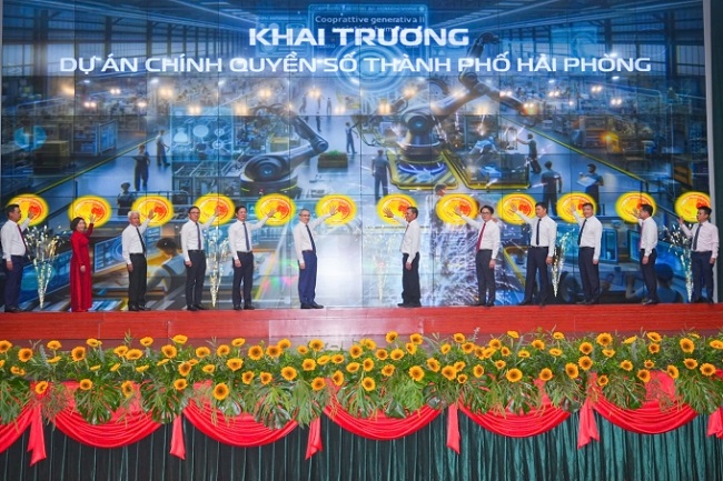 Các đại biểu nhấn nút khai trương Dự án chính quyền số TP. Hải Phòng