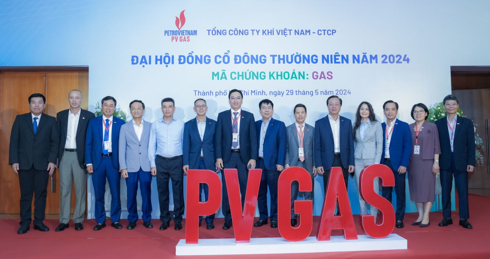  Lãnh đạo Petrovietnam chúc mừng thành công ĐHĐCĐ PV GAS 2024.