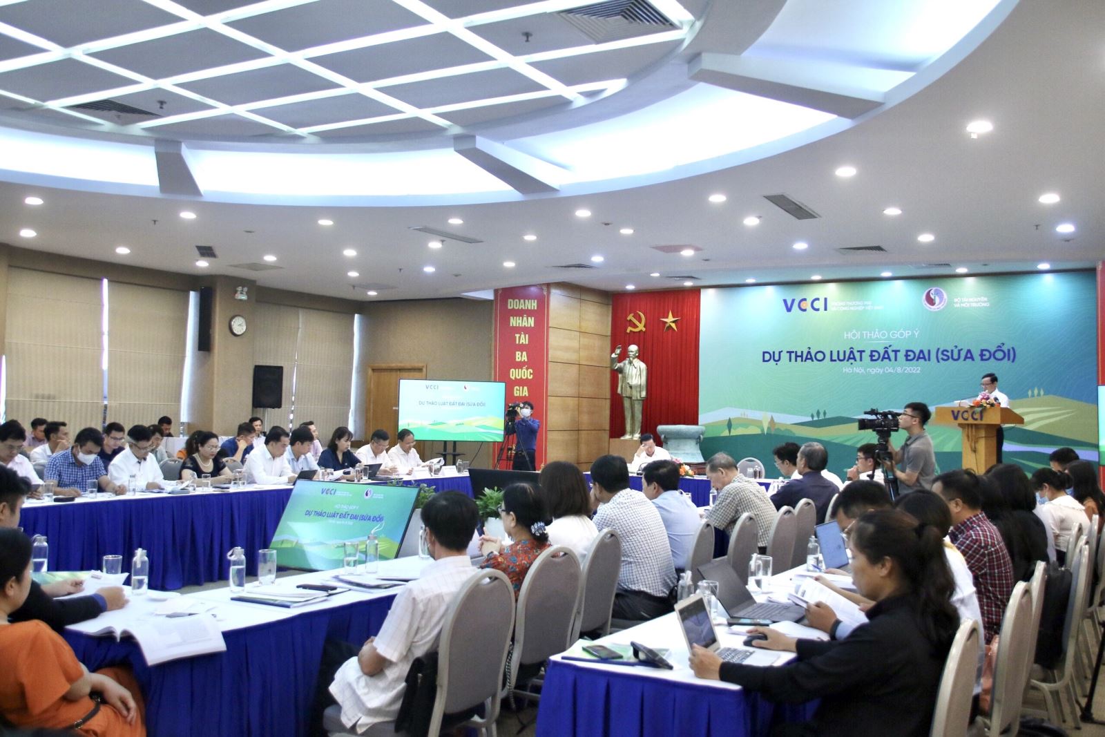 Hội thảo góp ý Dự thảo Luật Đất đai (sửa đổi) do VCCI kết hợp với Bộ Tài nguyên và Môi trường tổ chức. Ảnh: Trần Thuỳ