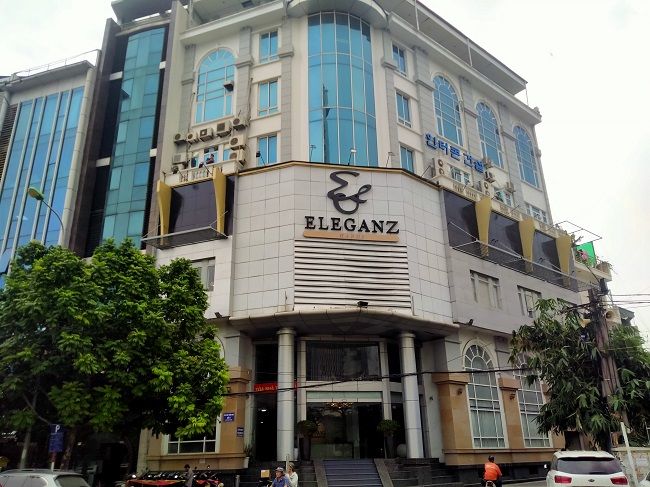 Tòa nhà Trần Phú, địa chỉ số 6 Dương Đình Nghệ, Yên Hòa, Cầu Giấy; Các lỗi vi phạm: Đưa công trình vào sử dụng, hoạt động khi chưa có giấy chứng nhận hoặc văn bản thẩm duyệt về phòng cháy và chữa cháy; Đã có quyết định đình chỉ toàn bộ công trình theo Khoản 5 điều 38 với số tiền vi phạm hành chính là 90 triệu đồng nhưng công trình vẫn đang hoạt động.