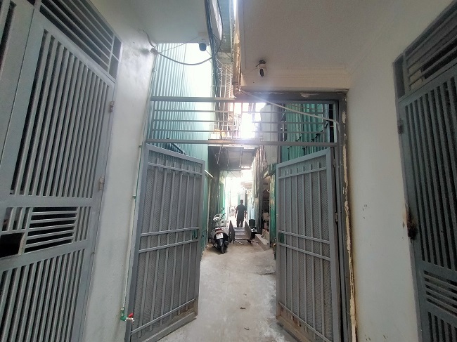 Theo chia sẻ người nơi đây cho biết, “Toàn bộ khu vực này nằm trên đất dự án, đất nông nghiệp hết rồi, chỗ này ở thì cứ ở thôi không biết khi nào họ triển khai….”.