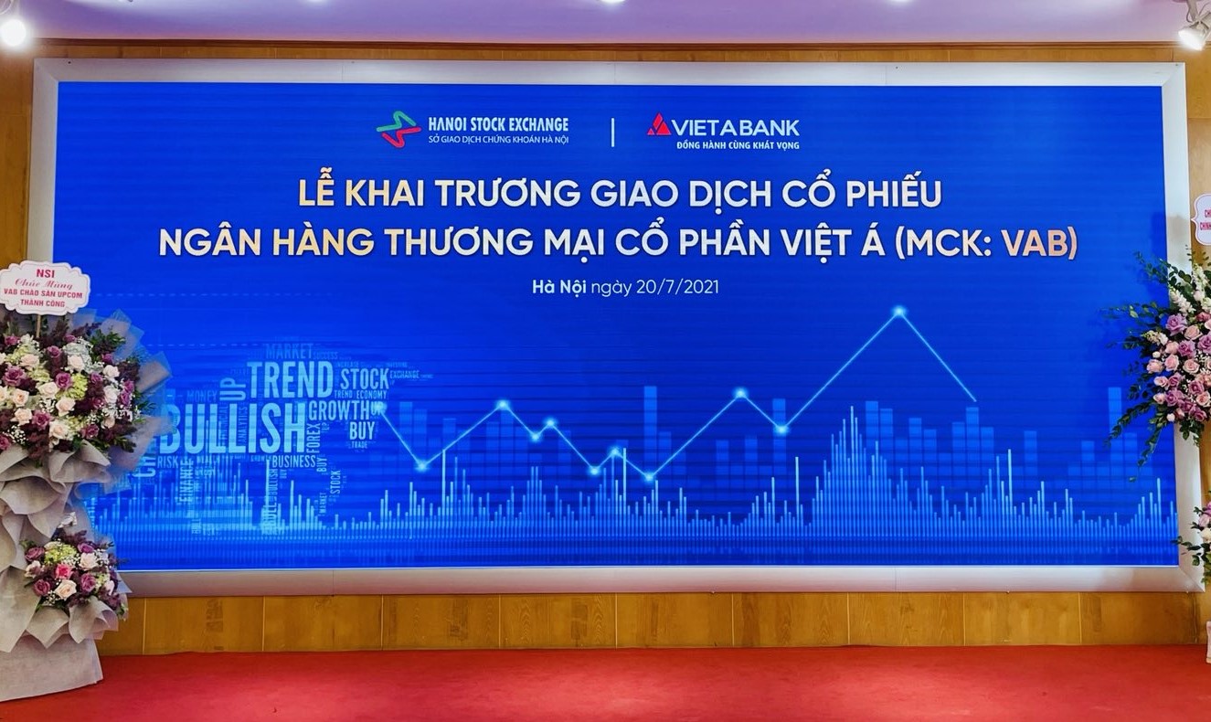 Việc chuyển từ giao dịch trên UPCoM sang HoSE nhằm tăng tính thanh khoản cho cổ phiếu và tạo điều kiện thu hút nhà đầu tư.