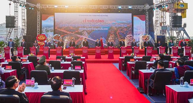 Chủ tịch Quốc hội Trần Thanh Mẫn cùng lãnh đạo Thành phố Hải Phòng ấn nút khởi công Dự án đầu tư xây dựng cầu Nguyễn Trãi và chỉnh trang đô thị vùng phụ cận
