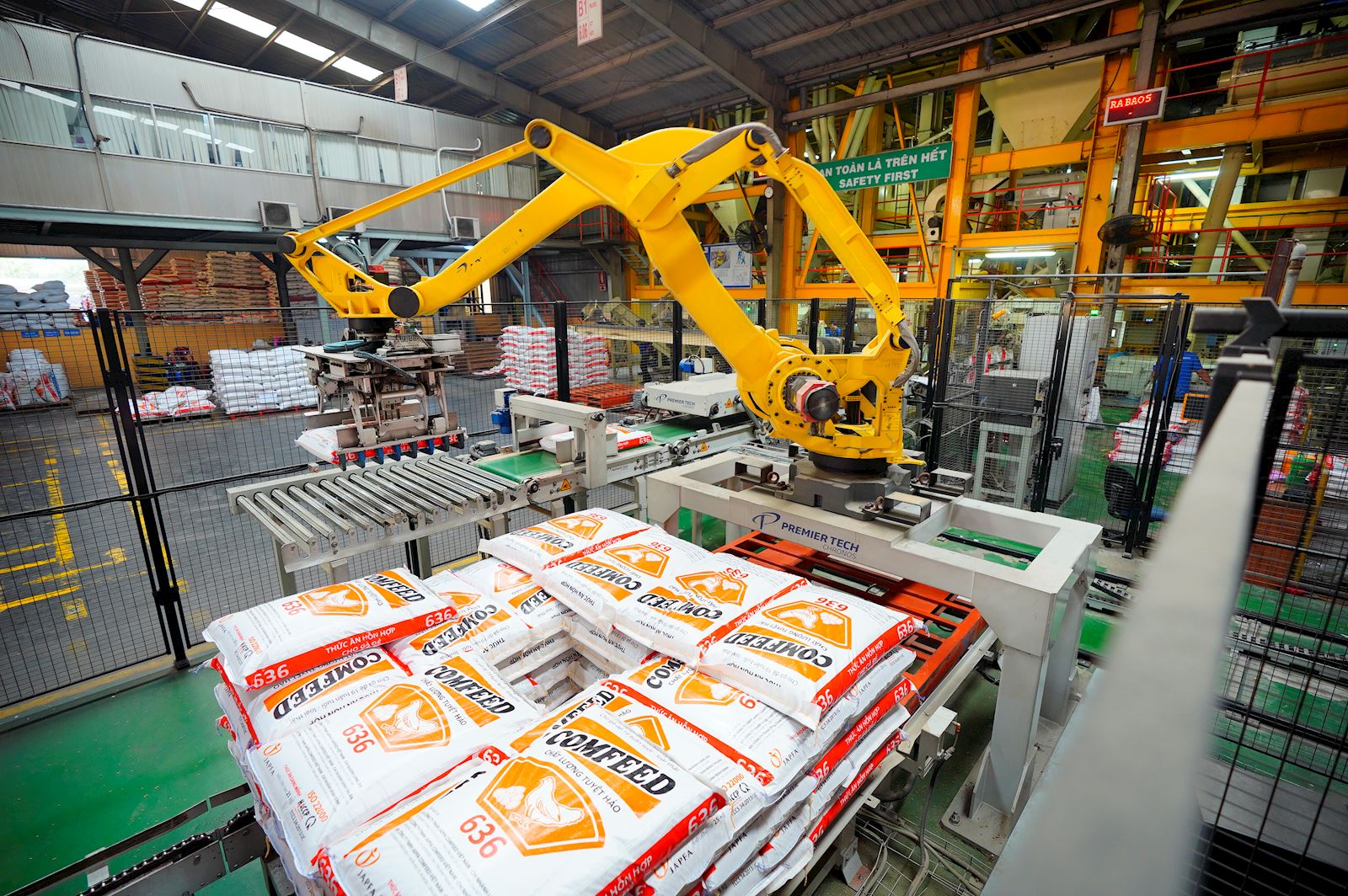 Công ty TNHH Japfa Comfeed Việt Nam (xã Bình Xuyên, tỉnh Phú Thọ) là một trong những doanh nghiệp đi đầu trong ứng dụng công nghệ để sản xuất theo các tiêu chí xanh. Ảnh: Japfa Comfeed Việt Nam